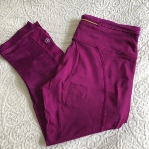 Lululemon crop yoga pants with camo detail